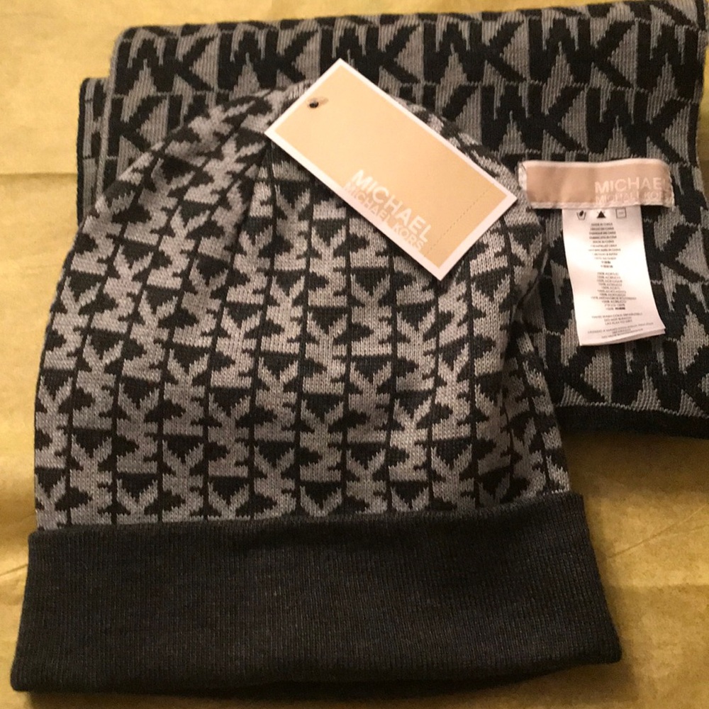 Michael kors Hat and scarf set